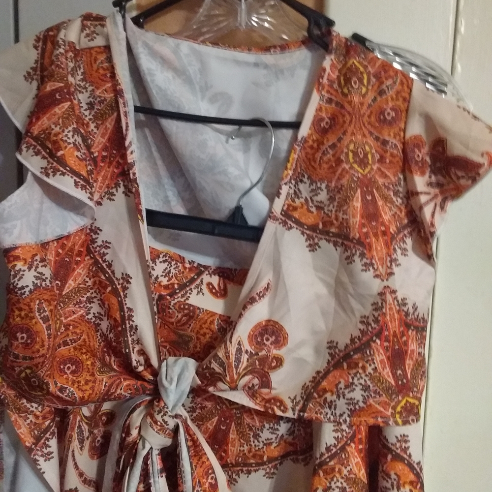 2 Pc Women’s Tie-Front Paisley Print Top in Orange and Cream